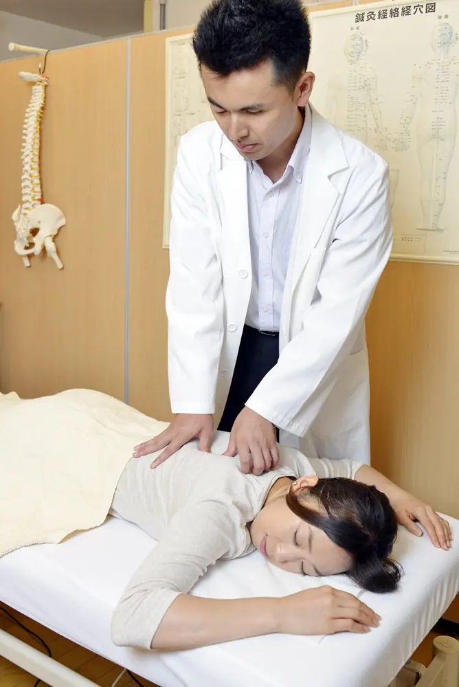 痛いのは腰だけど、原因は上半身だった